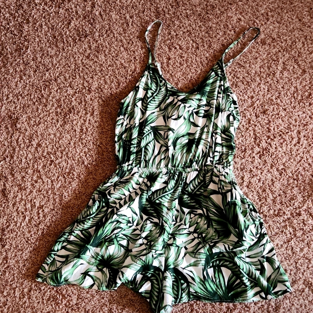 Leaf print jumper / romper